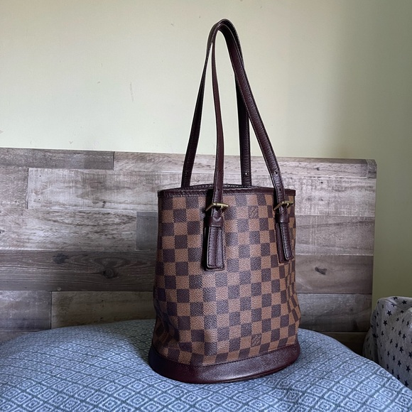 LOUIS VUITTON Damier Ebene Marais Bucket - Picture 2 of 13